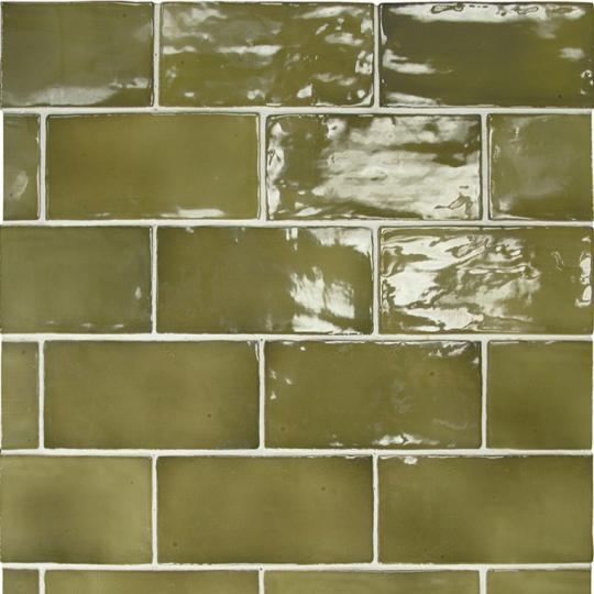 bazalka zelena mediteranska leskla dlazdica rucne vyrobena kuchynska oblozka mala 75x15cm kupelna cottage country vintage klasicka vintage vlnita.jpg